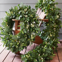 Corona exterior de ciprés de bayas blancas