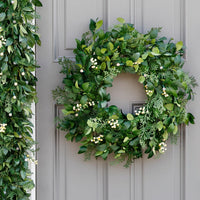 Corona exterior de ciprés de bayas blancas